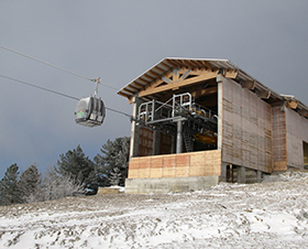 8er Gondelbahn in Lorica, Italien