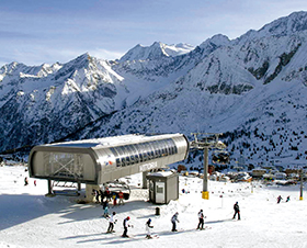 Kuppelbare 6er Sesselbahn in Passo Tonale, Italien