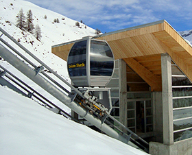 Schrägaufzug in Zermatt, Schweiz