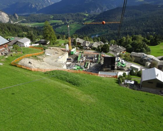 Eine neue Pendelbahn «RopeTwin» in Fidaz für den Milchtransport